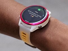 Gli ultimi smartwatch Forerunner di Garmin (nella foto il Forerunner 570) ricevono la versione 15.52 del software. (Fonte: Garmin)