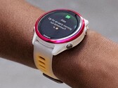 Gli ultimi smartwatch Forerunner di Garmin (nella foto il Forerunner 570) ricevono la versione 15.52 del software. (Fonte: Garmin)