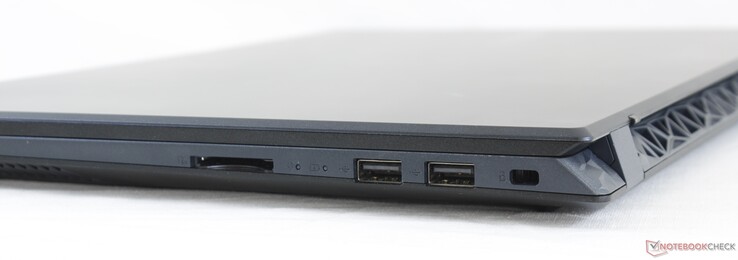 Lato destro: lettore SD card, USB-A 2.0, Kensington Lock