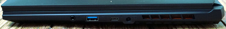 A destra: cuffie, USB-A (5 Gbit/s), Thunderbolt 4, alimentazione