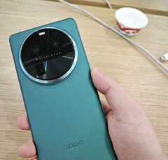 L&#039;OPPO Find X6 Pro in carne e ossa. (Fonte: Ice Universe)