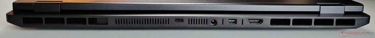 Posteriore: USB-C 4.0 (40 GBit/s, DisplayPort 2.1 via iGPU, 140W Power Delivery), alimentatore, Mini-DisplayPort 2.1 (via dGPU, DP40/UHBR10, VRR/G-Sync), HDMI 2.1 (via dGPU, 48 GBit/s, HDCP 2.3, VRR/G-Sync)