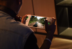 L'AOKZOE dovrebbe essere disponibile in due opzioni di colore. (Fonte: AOKZOE)