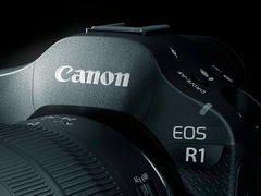 Un primo piano della Canon EOS R1.