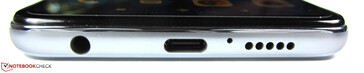 In basso: jack cuffie da 3.5-mm, USB Type-C 2.0, microfono, altoparlante