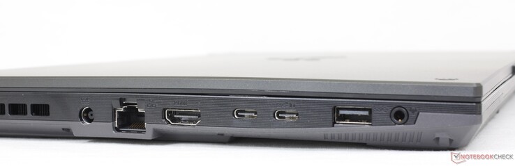 A sinistra: adattatore AC, RJ-45, HDMI 2.0b, 1x USB-C con Thunderbolt 4 + DisplayPort 1.4, 1x USB-C con DisplayPort 1.4, USB-A 3.2 Gen. 1