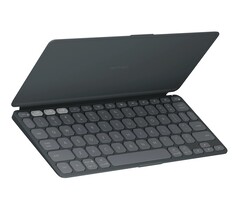 Il coperchio pieghevole offre una maggiore comodità quando si trasporta Keys-To-Go 2 in uno zaino (fonte: Logitech)