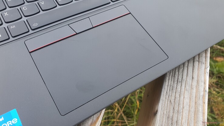 Touchpad più grande con superficie simile al vetro