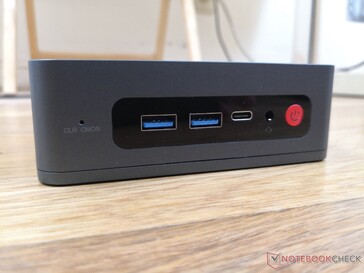 Anteriore: USB-A 3.0, USB-C con DisplayPort, 3.5 mm combo audio, pulsante di accensione