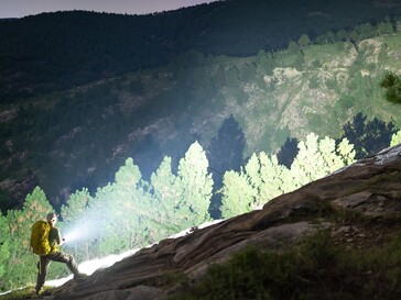L’Olight Marauder 3 dispone di una modalità faro molto luminosa da 25.000 lumen.
