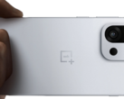 Il OnePlus 13s, uno smartphone compatto di punta. (Fonte: OnePlus)