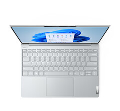 Yoga Slim 7i Carbon in Moon White. (Fonte immagine: Lenovo)