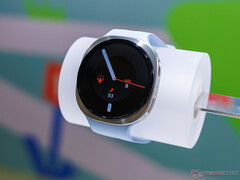 Samsung Galaxy Watch 9 da 41 mm con cinturino bianco (nella foto)