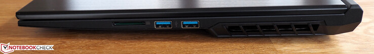A destra: Card reader, 2 x USB 3.0 Type-A