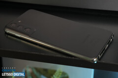 Il pannello posteriore del Galaxy S21 FE è già disponibile per l&#039;acquisto. (Fonte: Concept Creator &amp;amp; LetsGoDigital)