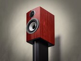 Il modello Bowers &amp; Wilkins 707 Prestige Edition ha una finitura lucida composta da dodici strati di vernice