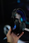 Cuffie da gioco wireless Logitech G522 nero in mano