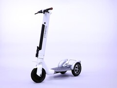 L&#039;e-scooter a tre ruote Striemo è dotato di un meccanismo di assistenza all&#039;equilibrio per la massima stabilità. (Fonte: Striemo)