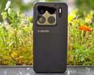 Lo Xiaomi 15S Pro è uno dei migliori smartphone del 2025. (Fonte: Marcus Herbrich)