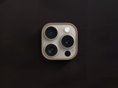 Apple iPhone 16 Pro e 16 Pro Max potrebbero ricevere una nuova finitura color caffè (Fonte: Sharaf DG - modifica)