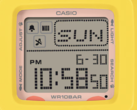 Il Casio Baby-G BGD-10KPM-7 presenta un quadrante digitale quasi quadrato con una discreta quantità di informazioni.