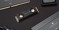 Corsair MP700 PRO porta il raffreddamento ad acqua e il raffreddamento attivo agli SSD Gen 5 (Fonte: TechPowerUp)