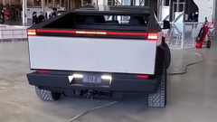 Il design posteriore del nuovo Tesla Cybertruck (immagine: S3XY Astro)