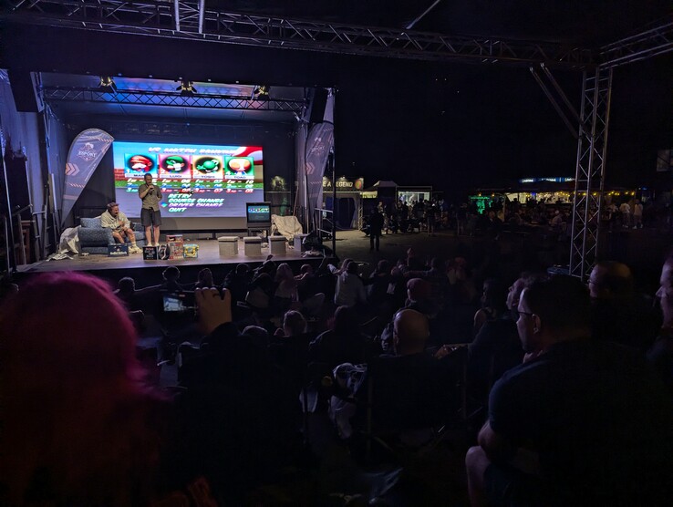 Evento serale con torneo di Mario Kart e festa con DJ al Gamescom Camp