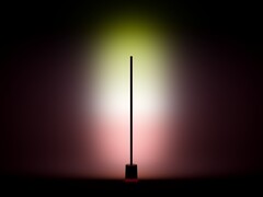 La lampada da terra Govee 3 è raffigurata mentre proietta la luce sulla parete