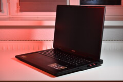 computer portatili da 18 pollici: Questa categoria non dovrebbe essere riservata solo ai giochi e ai dispositivi come MSI Raider A18, nella foto: MSI Raider A18 (fonte: Benjamin Herzig/Notebookcheck)
