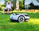 Il robot rasaerba Raccoon 2 SE di RoboUP (nella foto) sarà presto oggetto di un crowdfunding su Kickstarter. (Fonte: RoboUP)
