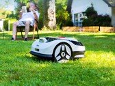Il robot rasaerba Raccoon 2 SE di RoboUP (nella foto) sarà presto oggetto di un crowdfunding su Kickstarter. (Fonte: RoboUP)