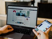 Le piattaforme sociali non sono più protette dalla sezione 230 del Communications Decency Act. (Immagine: Austin Distel)