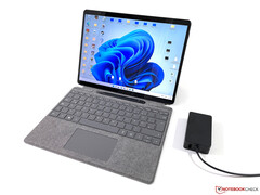 Entrambi i modelli della serie Surface Pro 9 dovrebbero essere dotati di display con frequenza di aggiornamento variabile a 120 Hz. (Fonte: NotebookCheck)