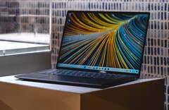 Dell Latitude 9440 2-in-1 presenta un design simile a quello dell'XPS 13. (Fonte: Dell)