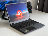 Recensione del Lenovo ThinkPad P16v G1 AMD - Workstation entry-level con Zen4