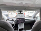 Il robotaxi Modello Y viaggia senza monitor di sicurezza. (Fonte immagine: TSLA99T)