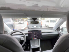 Il robotaxi Modello Y viaggia senza monitor di sicurezza. (Fonte immagine: TSLA99T)