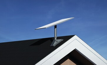 Montaggio a perno dell'antenna Starlink sul tetto