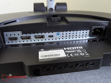 Uscite: HDMI, 2x DP, USB-C, jack per cuffie, alimentazione