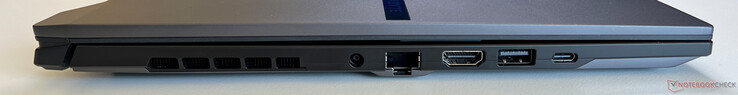 A sinistra: Alimentazione, Gigabit Ethernet, HDMI 2.1, USB 3.2 Gen 1 Tipo-A (5 Gbit/s), USB4 Tipo-C (40 GBit/s, DisplayPort 1.4, Power Delivery 3.0)