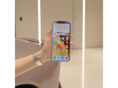 Uno smartphone Vivo controlla un&#039;automobile. (Fonte: Vivo)