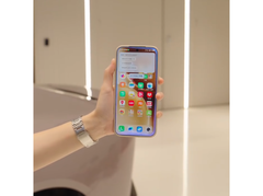 Uno smartphone Vivo controlla un'automobile. (Fonte: Vivo)