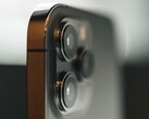 La fotocamera degli iPhone di Apple può essere suscettibile di danni se il dispositivo è esposto alle vibrazioni del motore (Immagine: Simon Hrozian)