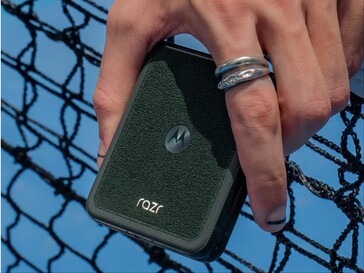 Motorola Razr Ultra finitura Alcantara. (Fonte: Motorola)