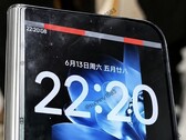 Lo Xiaomi Mix Fold 5, più compatto e più ampio, sembra comparire in una prima foto hands-on con HyperOS 4 in esecuzione.