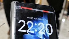 Lo Xiaomi Mix Fold 5, più compatto e più ampio, sembra comparire in una prima foto hands-on con HyperOS 4 in esecuzione.