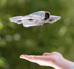Il DJI Neo sarà abbastanza piccolo da poter decollare da una mano. (Fonte immagine: @JasperEllens)
