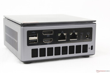 Posteriore: 2x USB 2.0-A, DisplayPort 2.0, HDMI 2.1, 2x RJ-45 (2,5 Gbps), USB (40 Gbps) con DisplayPort + Power Delivery, adattatore AC, lucchetto Kensington