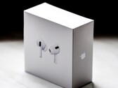 Apple Gli AirPods saranno presto in grado di controllare la fotocamera dell'iPhone e di mettere in pausa la musica quando gli utenti si addormentano. (Fonte: Vasil Korzh)